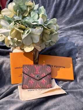 ✨ RARE ✨ Louis Vuitton LV Pop Zoe Wallet - Limited Edition 2019